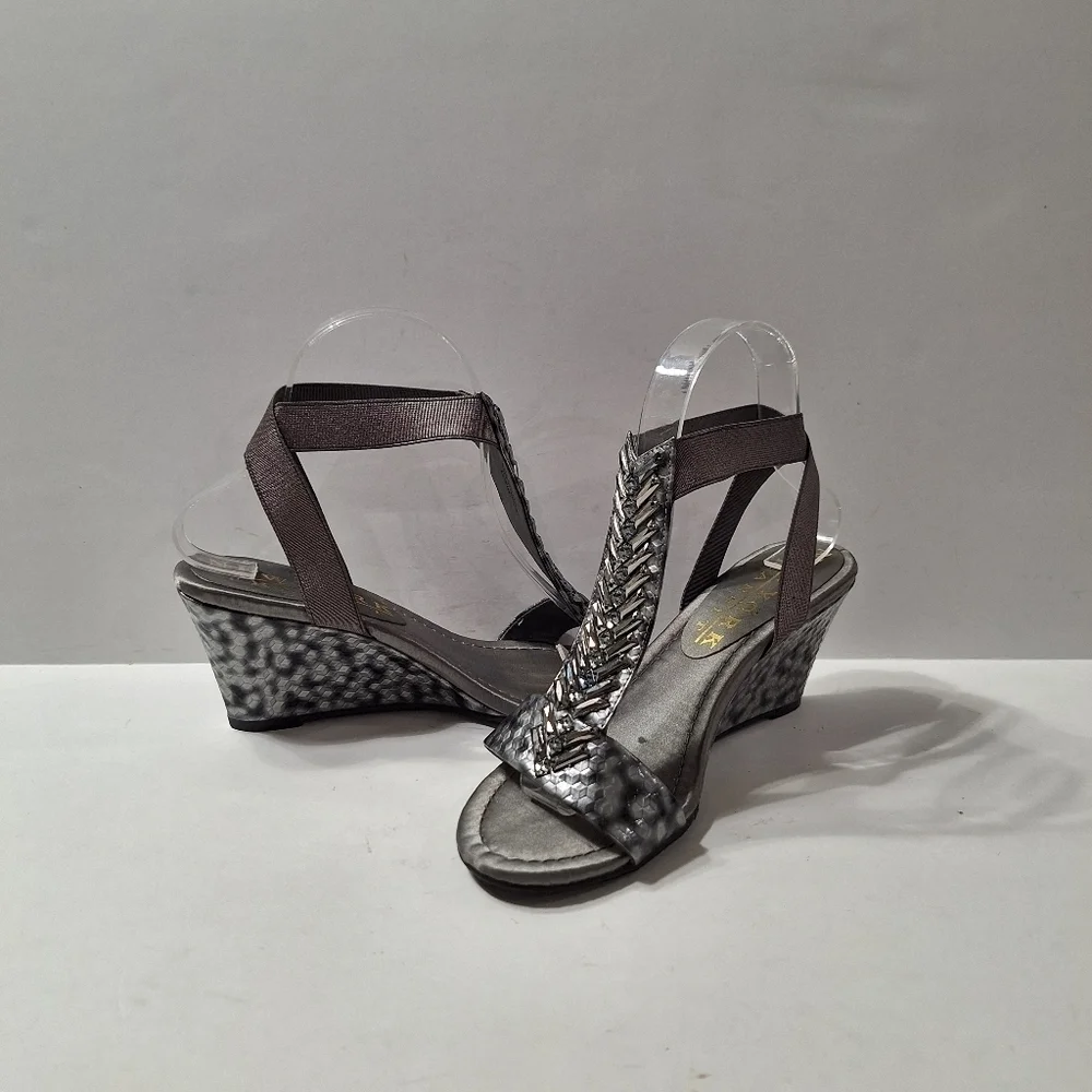 New York Transit Gray Silver Animal Print Mobwife Jeweled Wedge Sandals Size 6.5